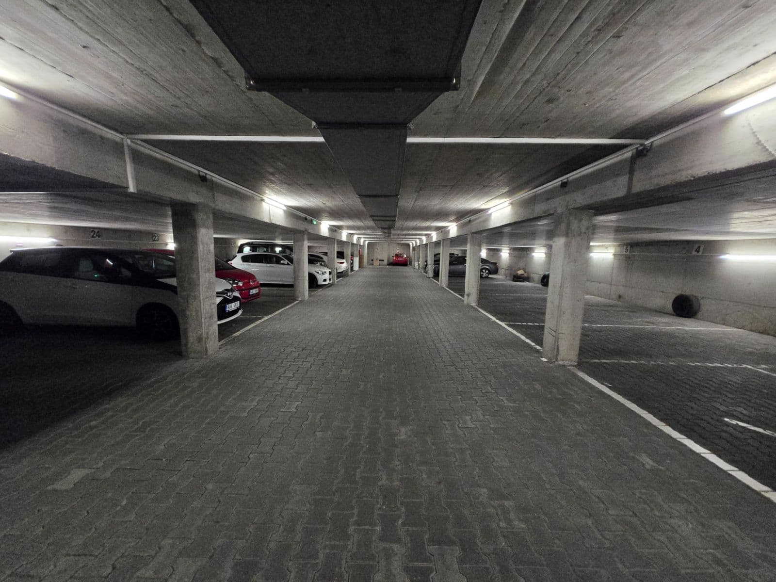 Prenájom garáže 13 m², Ruská, Praha, Praha Prenájom garáže 13 m², Ruská, Praha, Praha