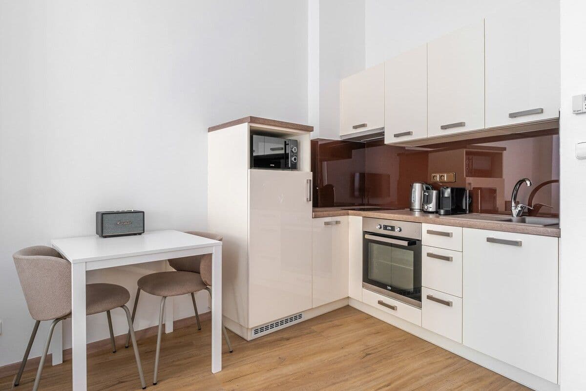 Prenájom bytu 25 m², Prvního pluku, Praha, Praha Prenájom bytu 25 m², Prvního pluku, Praha, Praha