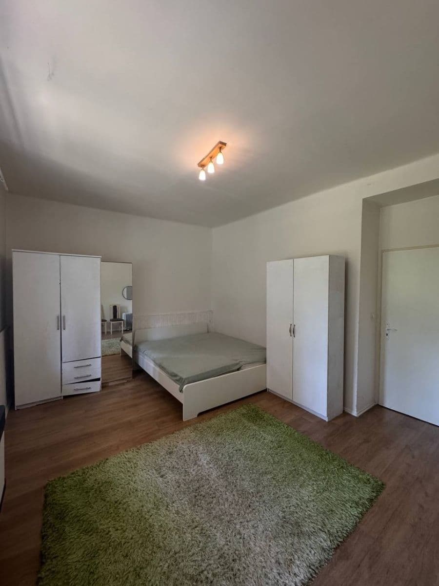 Predaj bytu 1-izbový 38 m², 28. pluku, Praha, Praha Predaj bytu 1-izbový 38 m², 28. pluku, Praha, Praha