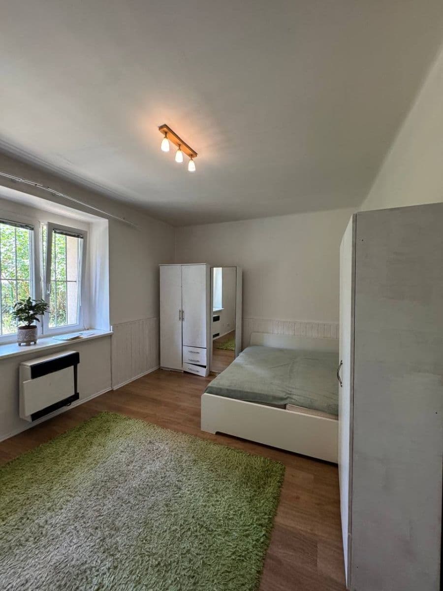 Predaj bytu 1-izbový 38 m², 28. pluku, Praha, Praha Predaj bytu 1-izbový 38 m², 28. pluku, Praha, Praha