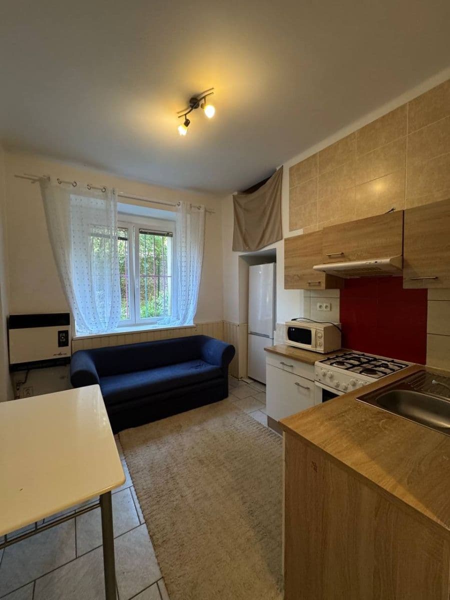 Predaj bytu 1-izbový 38 m², 28. pluku, Praha, Praha Predaj bytu 1-izbový 38 m², 28. pluku, Praha, Praha