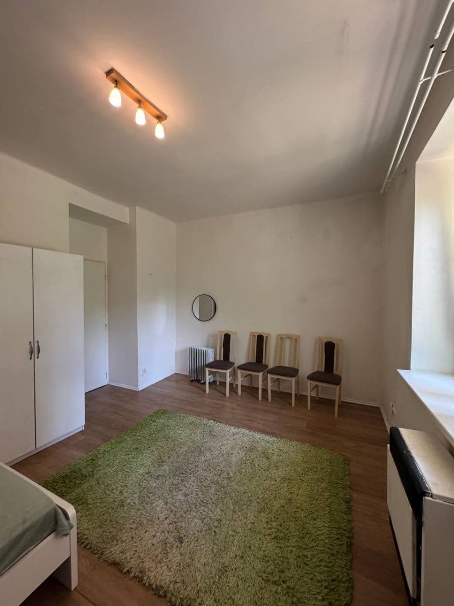 Predaj bytu 1-izbový 38 m², 28. pluku, Praha, Praha Predaj bytu 1-izbový 38 m², 28. pluku, Praha, Praha