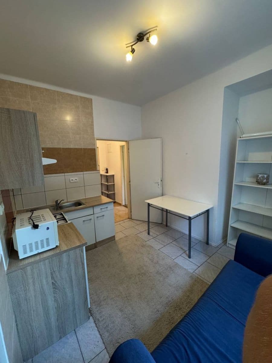 Predaj bytu 1-izbový 38 m², 28. pluku, Praha, Praha Predaj bytu 1-izbový 38 m², 28. pluku, Praha, Praha