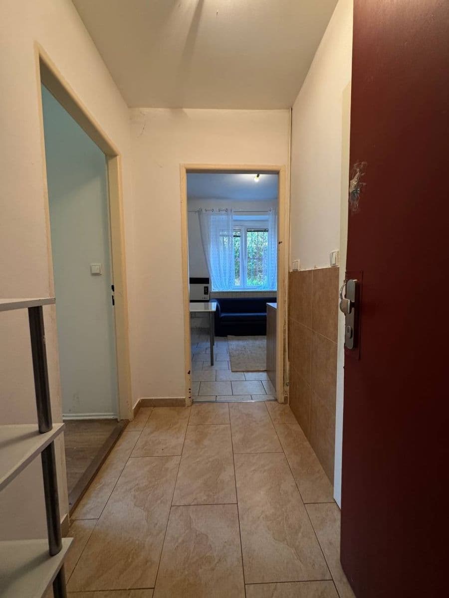 Predaj bytu 1-izbový 38 m², 28. pluku, Praha, Praha Predaj bytu 1-izbový 38 m², 28. pluku, Praha, Praha