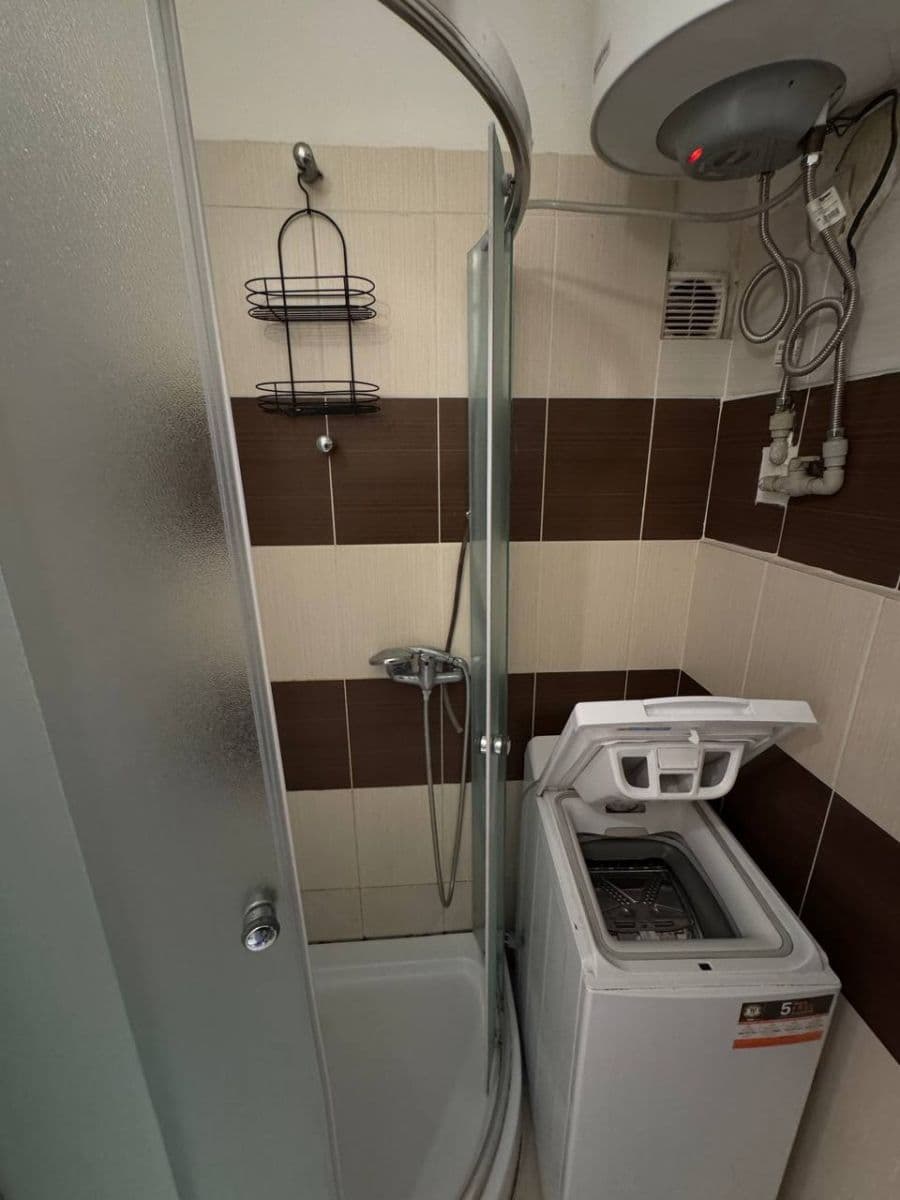 Predaj bytu 1-izbový 38 m², 28. pluku, Praha, Praha Predaj bytu 1-izbový 38 m², 28. pluku, Praha, Praha