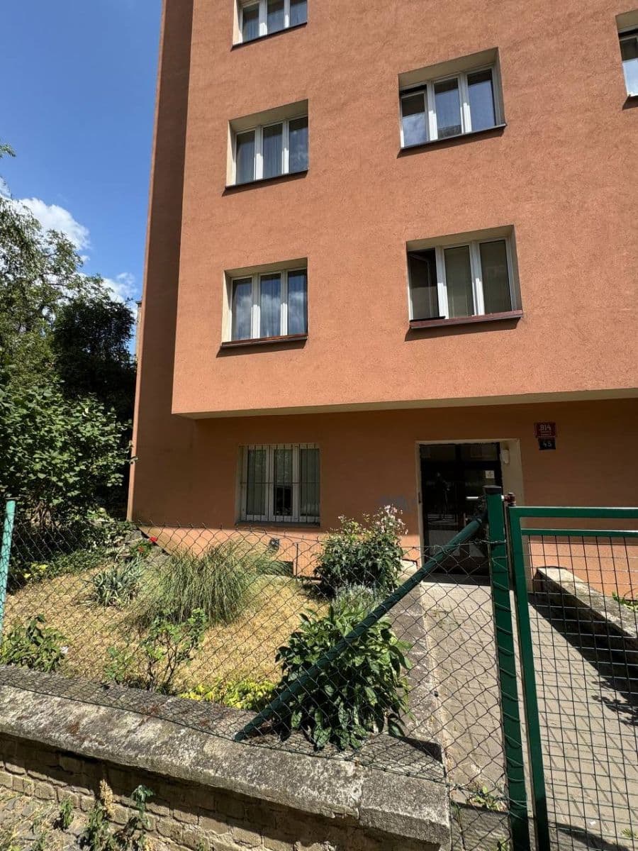 Predaj bytu 1-izbový 38 m², 28. pluku, Praha, Praha Predaj bytu 1-izbový 38 m², 28. pluku, Praha, Praha