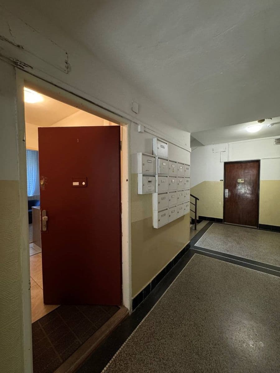 Predaj bytu 1-izbový 38 m², 28. pluku, Praha, Praha Predaj bytu 1-izbový 38 m², 28. pluku, Praha, Praha