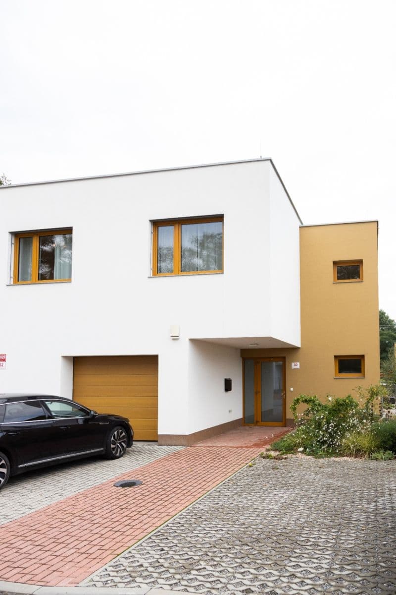 Prenájom bytu 3-izbový 102 m², Platanová, České Budějovice, Jihočeský kraj Prenájom bytu 3-izbový 102 m², Platanová, České Budějovice, Jihočeský kraj