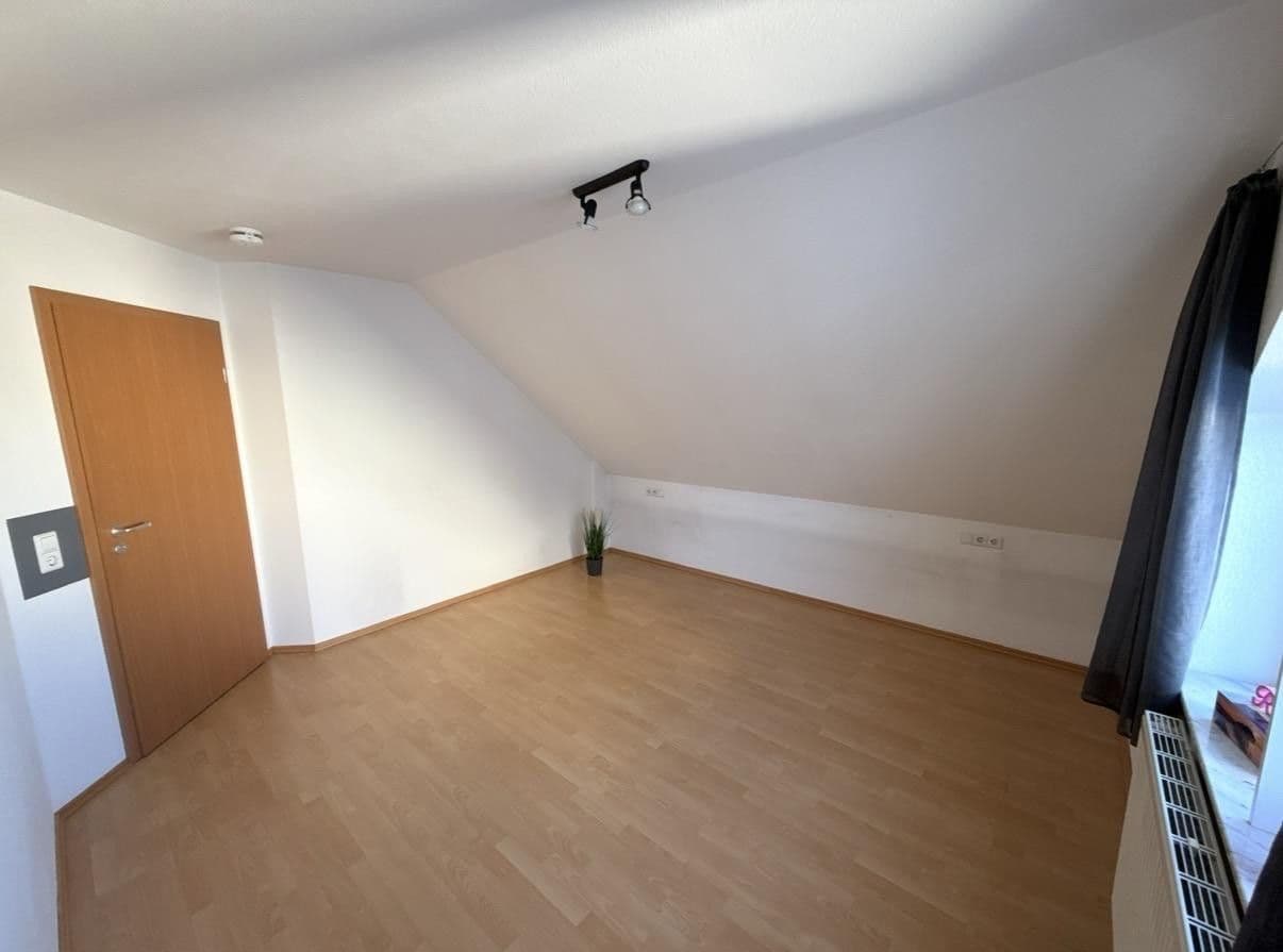 Prenájom bytu 3-izbový 79 m², Am Rötelesberg 5, Nufringen, Bádensko-Wurttembersko Prenájom bytu 3-izbový 79 m², Am Rötelesberg 5, Nufringen, Bádensko-Wurttembersko