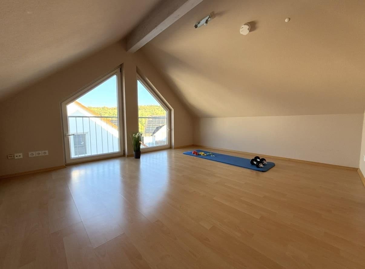 Prenájom bytu 3-izbový 79 m², Am Rötelesberg 5, Nufringen, Bádensko-Wurttembersko Prenájom bytu 3-izbový 79 m², Am Rötelesberg 5, Nufringen, Bádensko-Wurttembersko