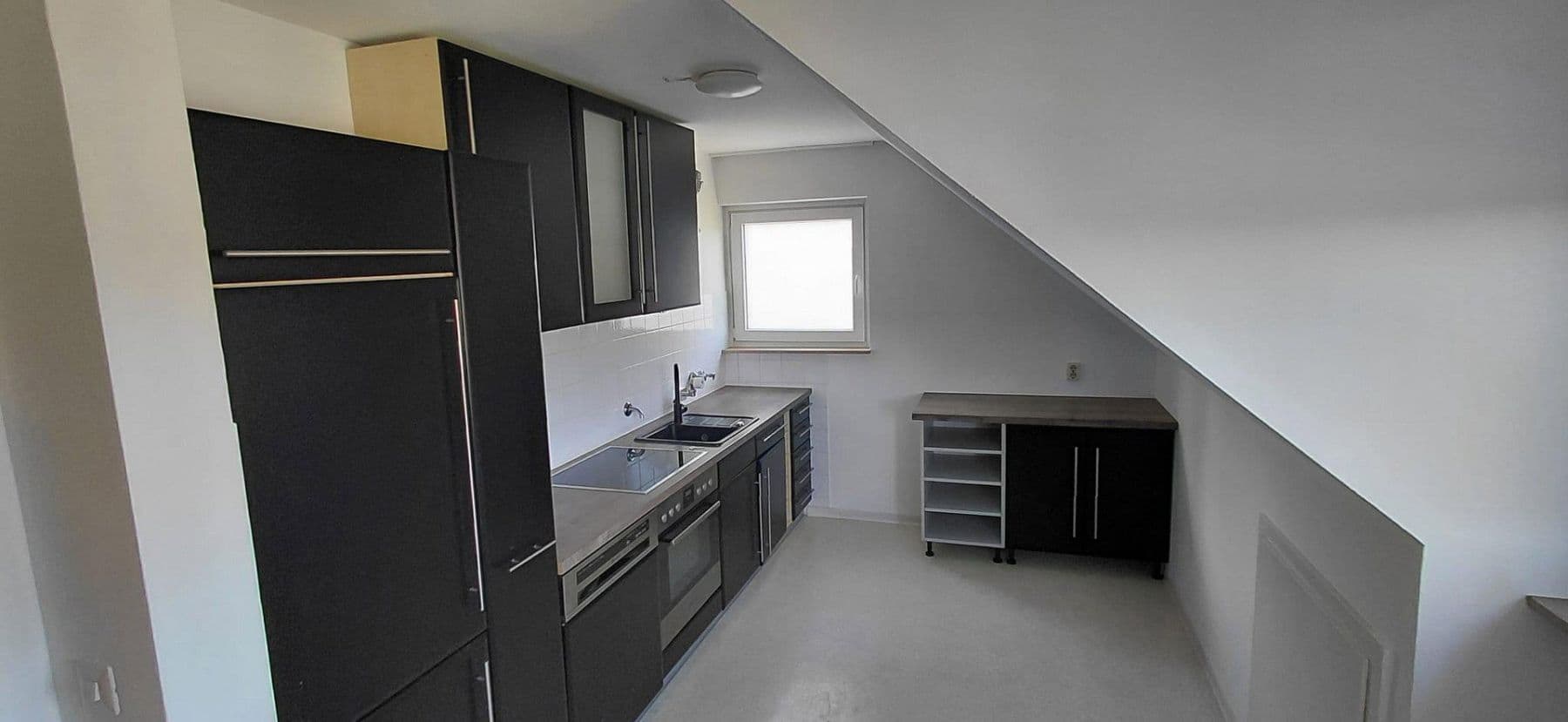 Prenájom bytu 3-izbový 73 m², Stuttgart, Bádensko-Wurttembersko Prenájom bytu 3-izbový 73 m², Stuttgart, Bádensko-Wurttembersko