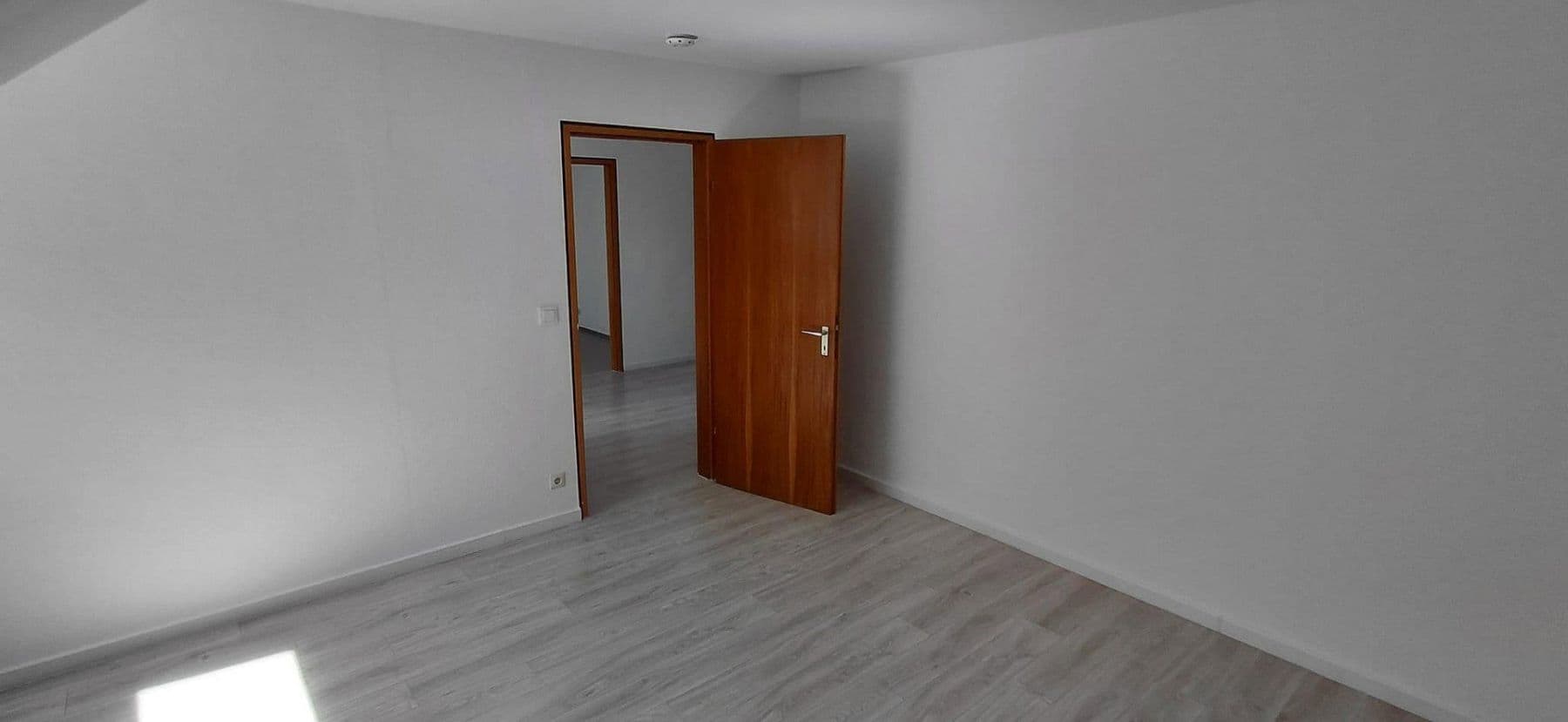 Prenájom bytu 3-izbový 73 m², Stuttgart, Bádensko-Wurttembersko Prenájom bytu 3-izbový 73 m², Stuttgart, Bádensko-Wurttembersko