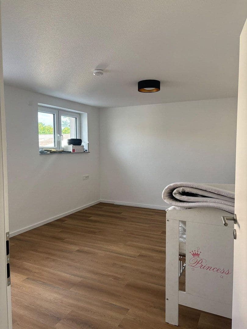 Prenájom bytu 4-izbový 111 m², Crailsheimer Str. 2, Frankenhardt, Bádensko-Wurttembersko Prenájom bytu 4-izbový 111 m², Crailsheimer Str. 2, Frankenhardt, Bádensko-Wurttembersko