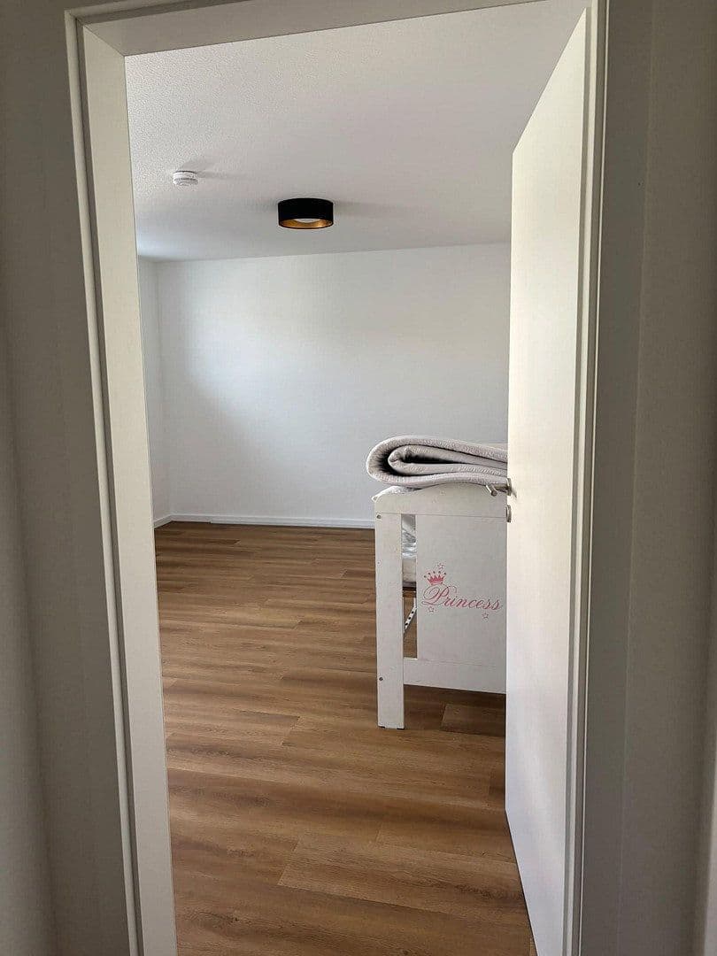 Prenájom bytu 4-izbový 111 m², Crailsheimer Str. 2, Frankenhardt, Bádensko-Wurttembersko Prenájom bytu 4-izbový 111 m², Crailsheimer Str. 2, Frankenhardt, Bádensko-Wurttembersko