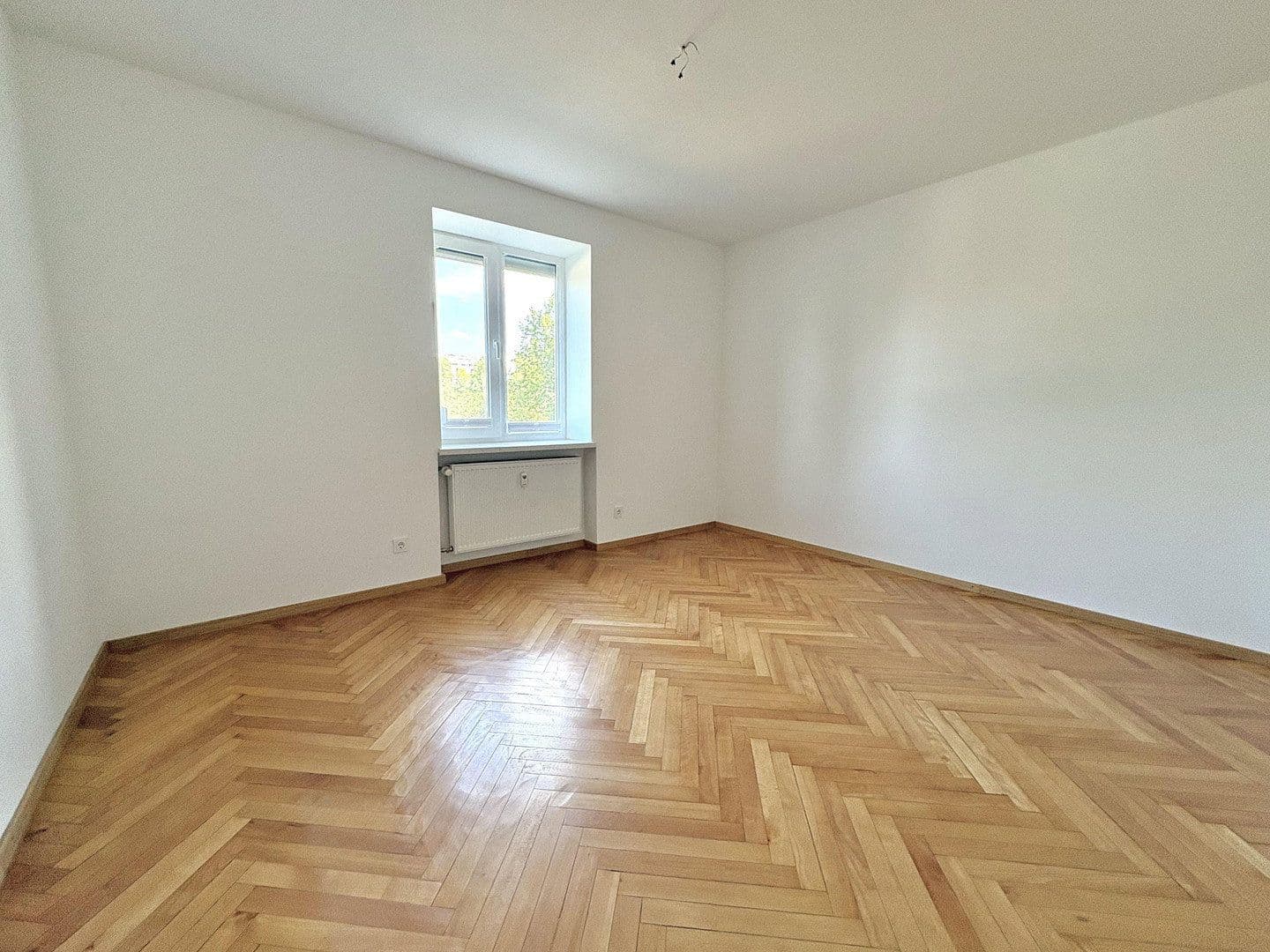 Prenájom bytu 3-izbový 100 m², Levi-Strauss Straße 9, Kitzingen, Bavorsko Prenájom bytu 3-izbový 100 m², Levi-Strauss Straße 9, Kitzingen, Bavorsko