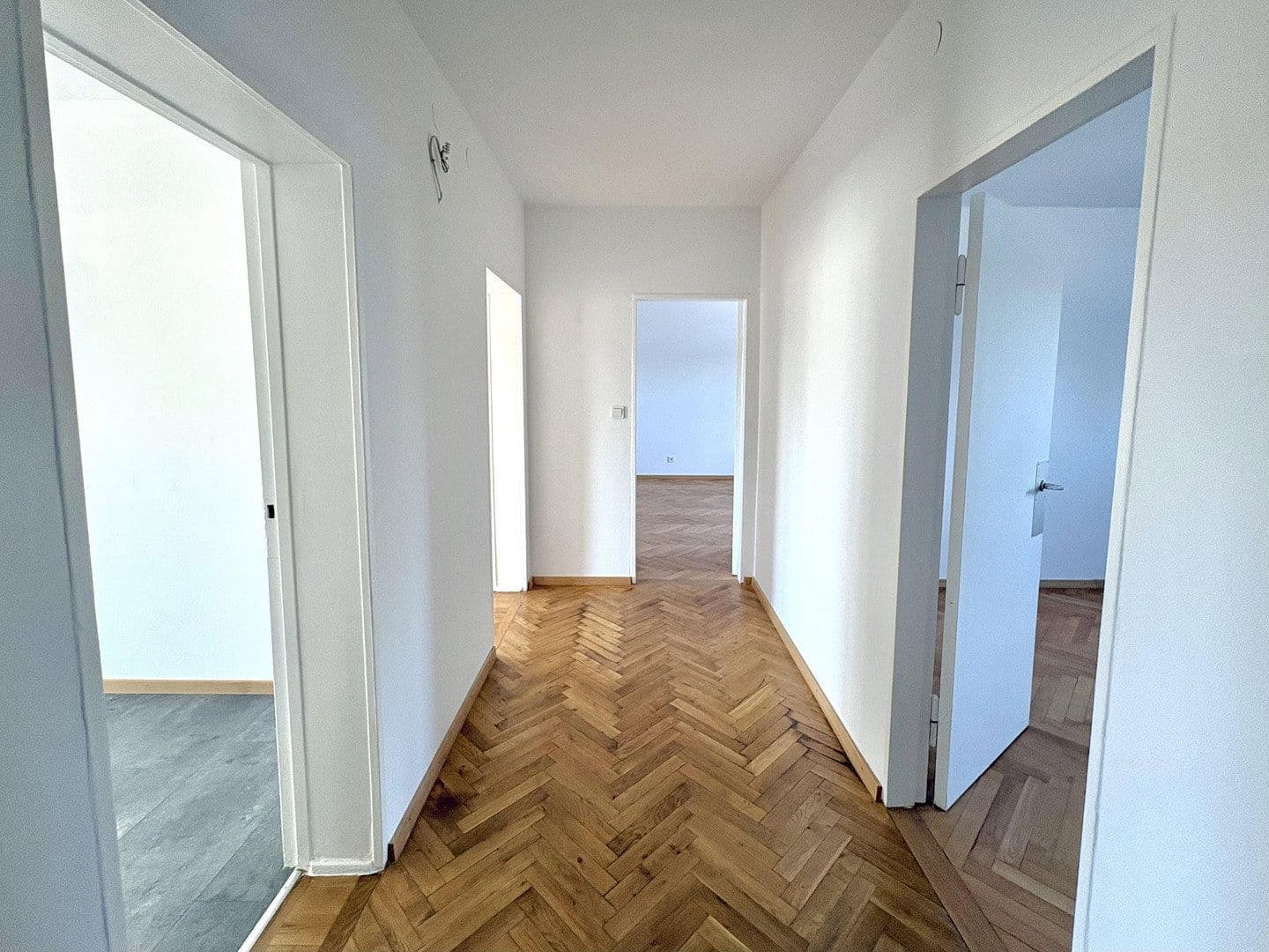 Prenájom bytu 3-izbový 100 m², Levi-Strauss Straße 9, Kitzingen, Bavorsko Prenájom bytu 3-izbový 100 m², Levi-Strauss Straße 9, Kitzingen, Bavorsko