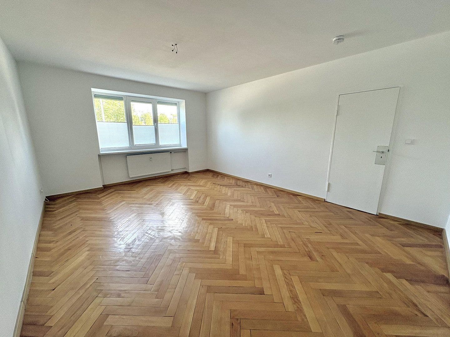 Prenájom bytu 3-izbový 100 m², Levi-Strauss Straße 9, Kitzingen, Bavorsko Prenájom bytu 3-izbový 100 m², Levi-Strauss Straße 9, Kitzingen, Bavorsko