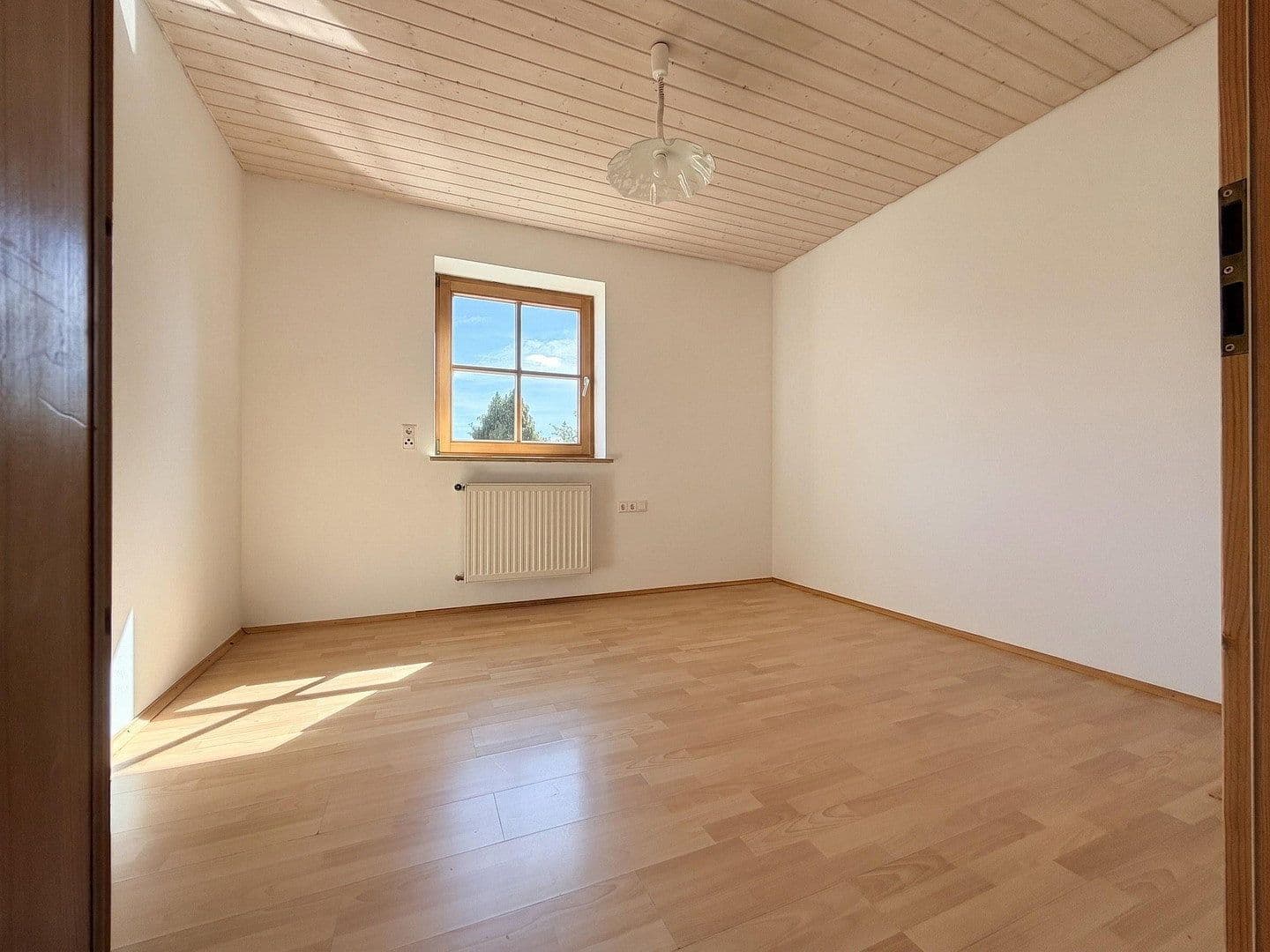 Prenájom domu 175 m², pozemok 684 m², Germaringen, Bavorsko Prenájom domu 175 m², pozemok 684 m², Germaringen, Bavorsko