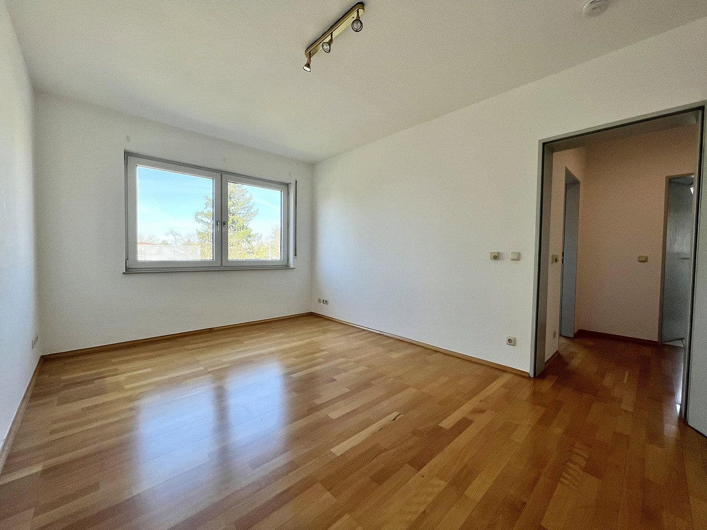 Prenájom bytu 4-izbový 101 m², Reuterallee 69, Darmstadt, Hesensko Prenájom bytu 4-izbový 101 m², Reuterallee 69, Darmstadt, Hesensko