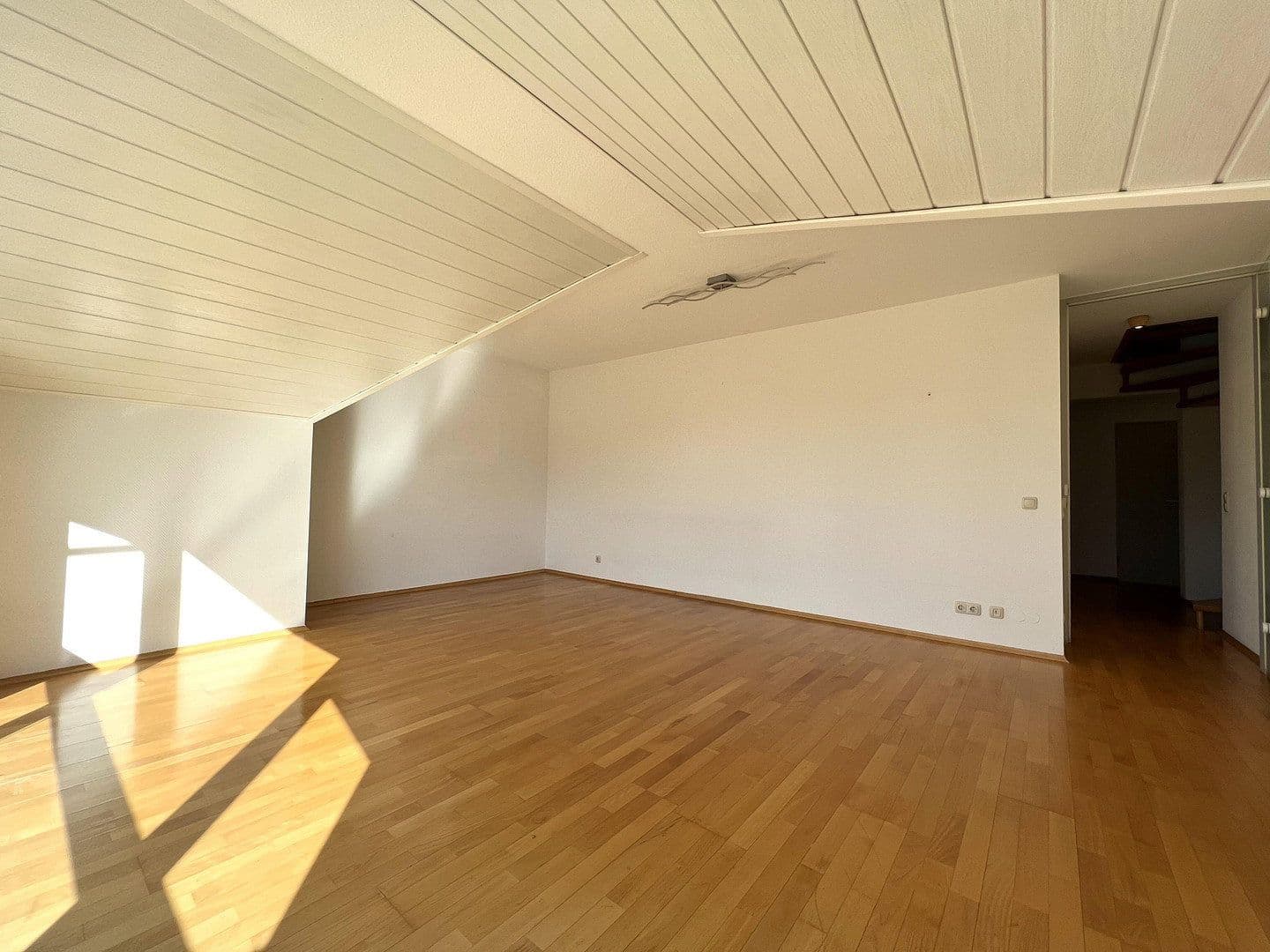 Prenájom bytu 4-izbový 101 m², Reuterallee 69, Darmstadt, Hesensko Prenájom bytu 4-izbový 101 m², Reuterallee 69, Darmstadt, Hesensko