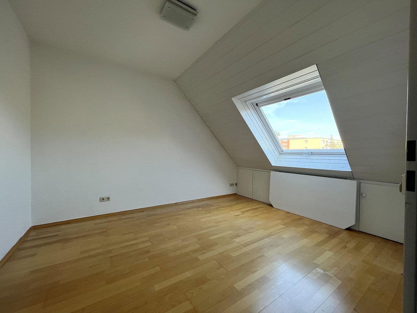 Prenájom bytu 4-izbový 101 m², Reuterallee 69, Darmstadt, Hesensko Prenájom bytu 4-izbový 101 m², Reuterallee 69, Darmstadt, Hesensko