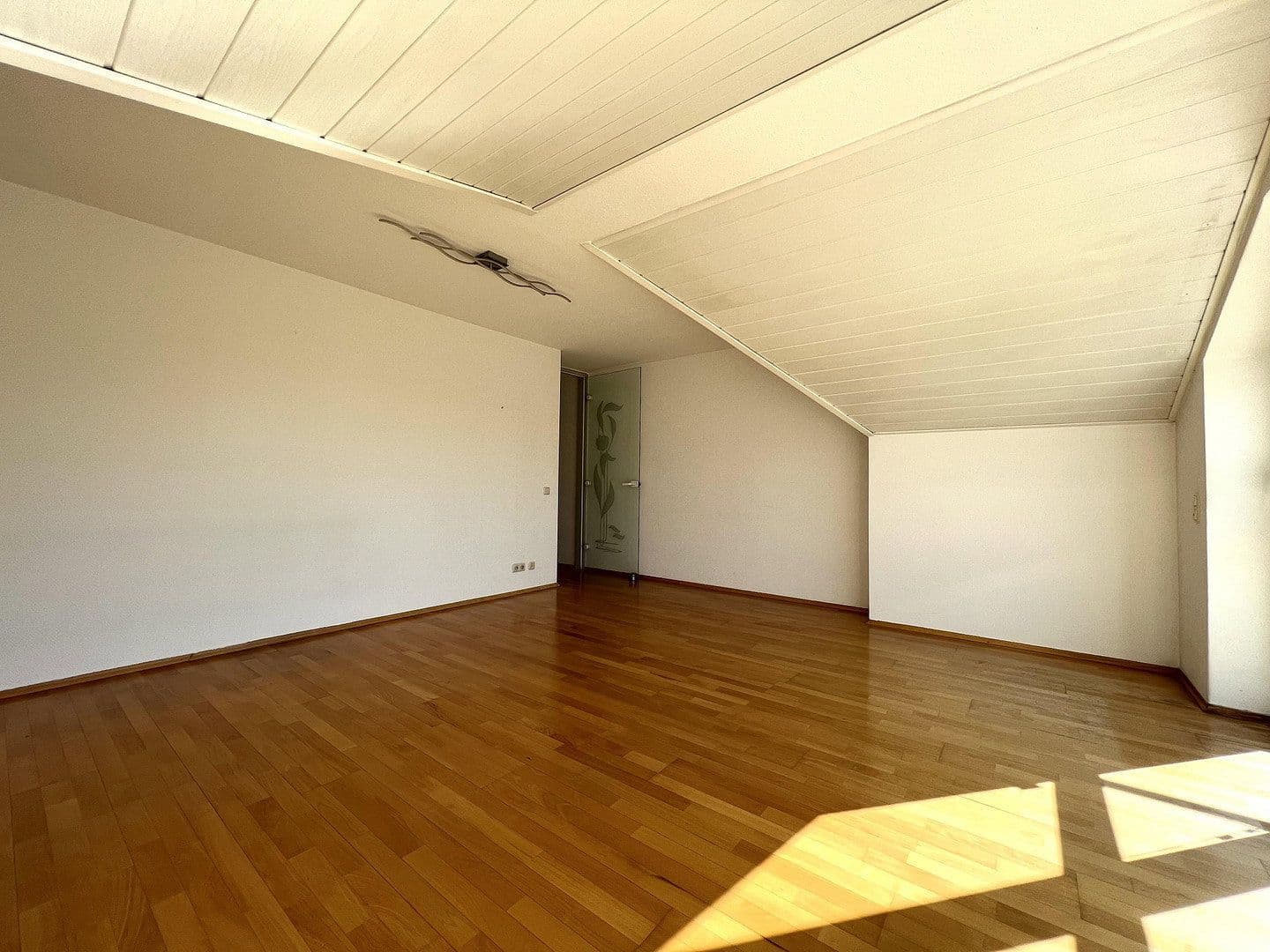 Prenájom bytu 4-izbový 101 m², Reuterallee 69, Darmstadt, Hesensko Prenájom bytu 4-izbový 101 m², Reuterallee 69, Darmstadt, Hesensko