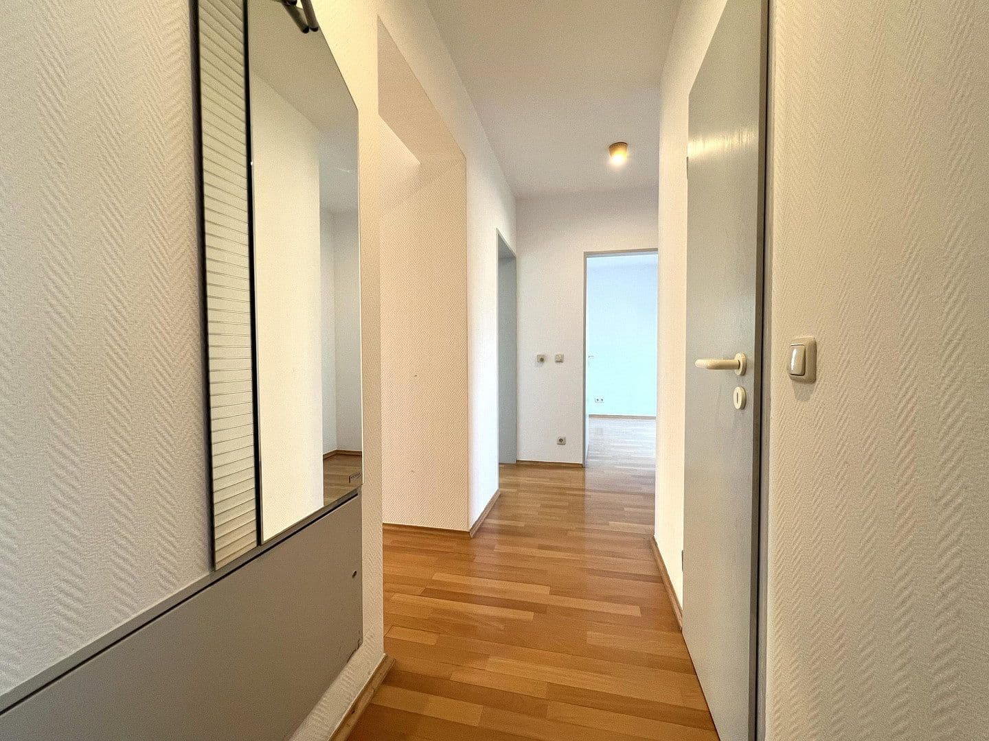 Prenájom bytu 4-izbový 101 m², Reuterallee 69, Darmstadt, Hesensko Prenájom bytu 4-izbový 101 m², Reuterallee 69, Darmstadt, Hesensko