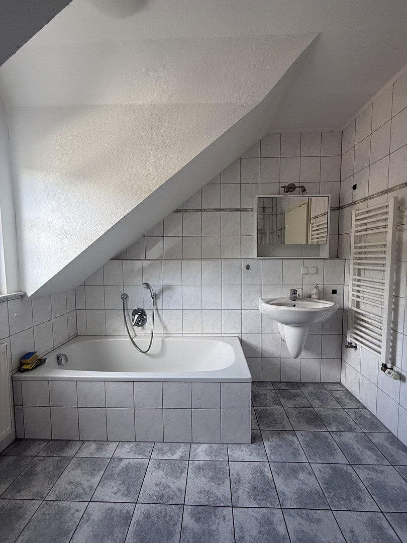 Prenájom bytu 3-izbový 95 m², Lohr am Main, Bavorsko Prenájom bytu 3-izbový 95 m², Lohr am Main, Bavorsko