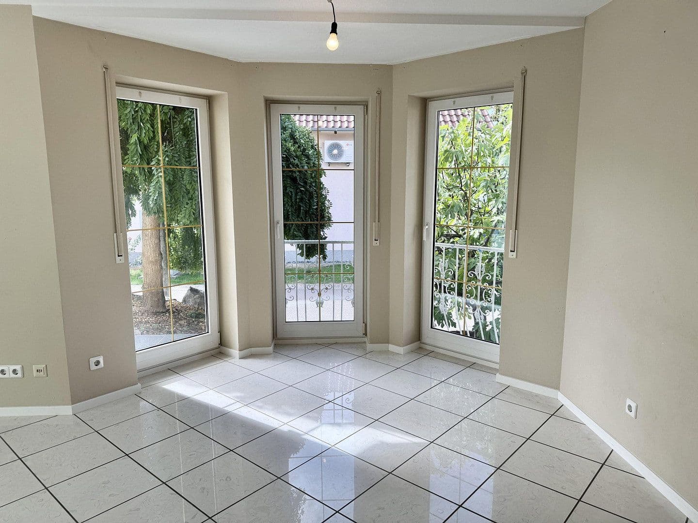Predaj domu 164 m², pozemok 477 m², Kippenheim, Bádensko-Wurttembersko Predaj domu 164 m², pozemok 477 m², Kippenheim, Bádensko-Wurttembersko