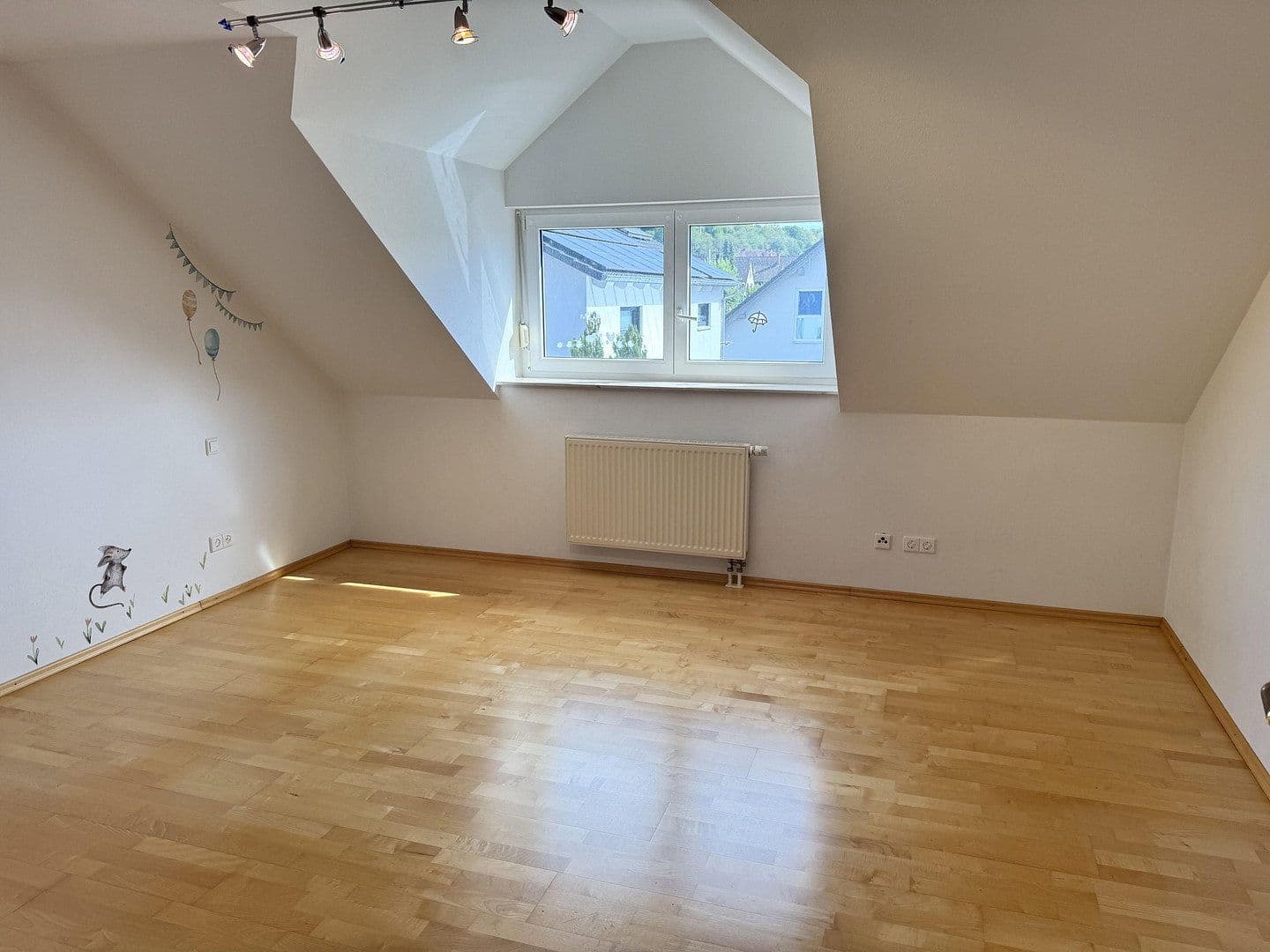Predaj domu 164 m², pozemok 477 m², Kippenheim, Bádensko-Wurttembersko Predaj domu 164 m², pozemok 477 m², Kippenheim, Bádensko-Wurttembersko