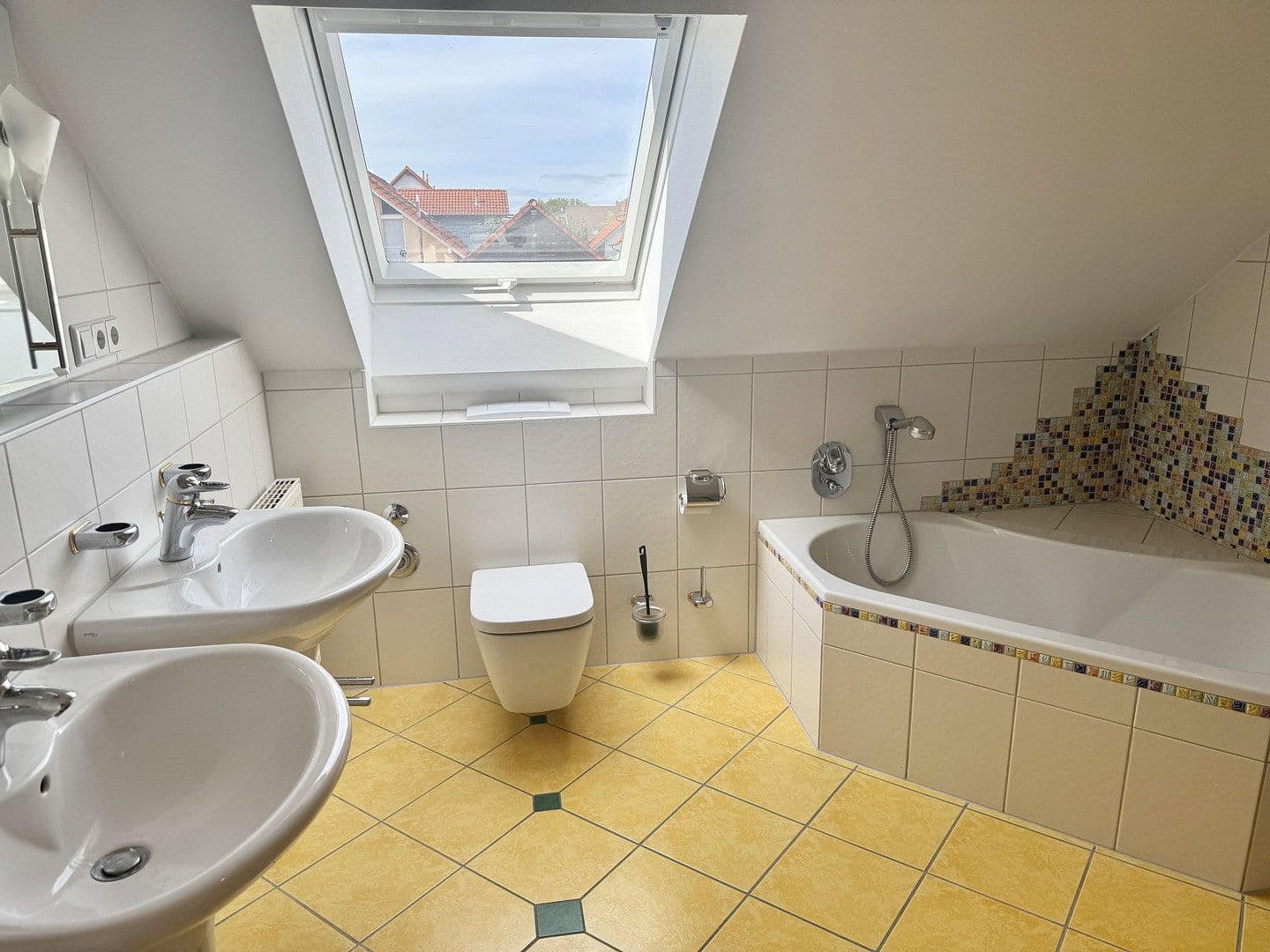 Predaj domu 164 m², pozemok 477 m², Kippenheim, Bádensko-Wurttembersko Predaj domu 164 m², pozemok 477 m², Kippenheim, Bádensko-Wurttembersko