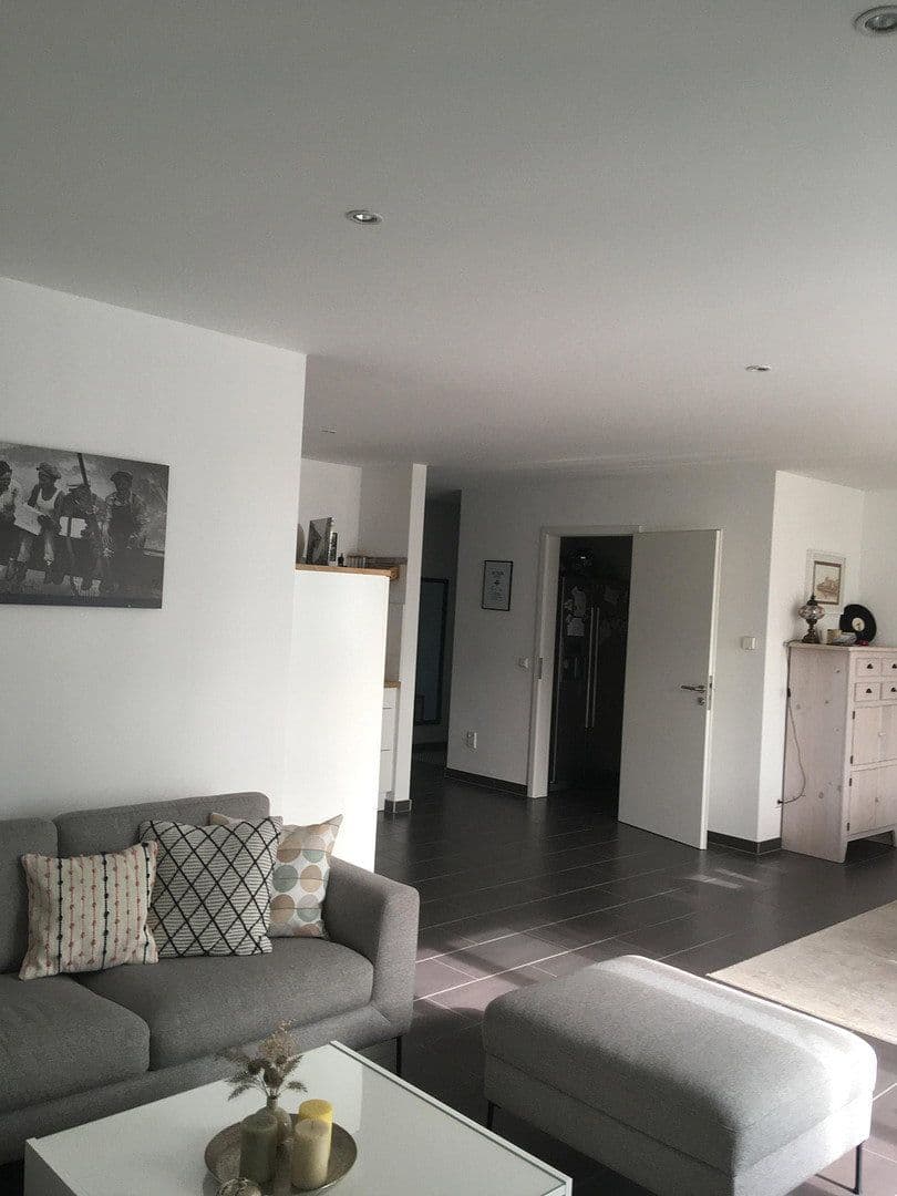 Prenájom bytu 3-izbový 100 m², Karlsdorf-Neuthard, Bádensko-Wurttembersko Prenájom bytu 3-izbový 100 m², Karlsdorf-Neuthard, Bádensko-Wurttembersko