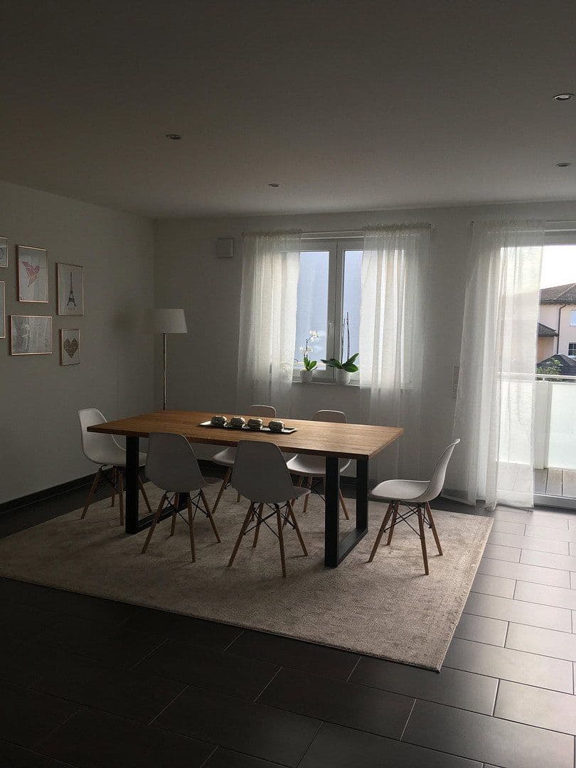 Prenájom bytu 3-izbový 100 m², Karlsdorf-Neuthard, Bádensko-Wurttembersko Prenájom bytu 3-izbový 100 m², Karlsdorf-Neuthard, Bádensko-Wurttembersko