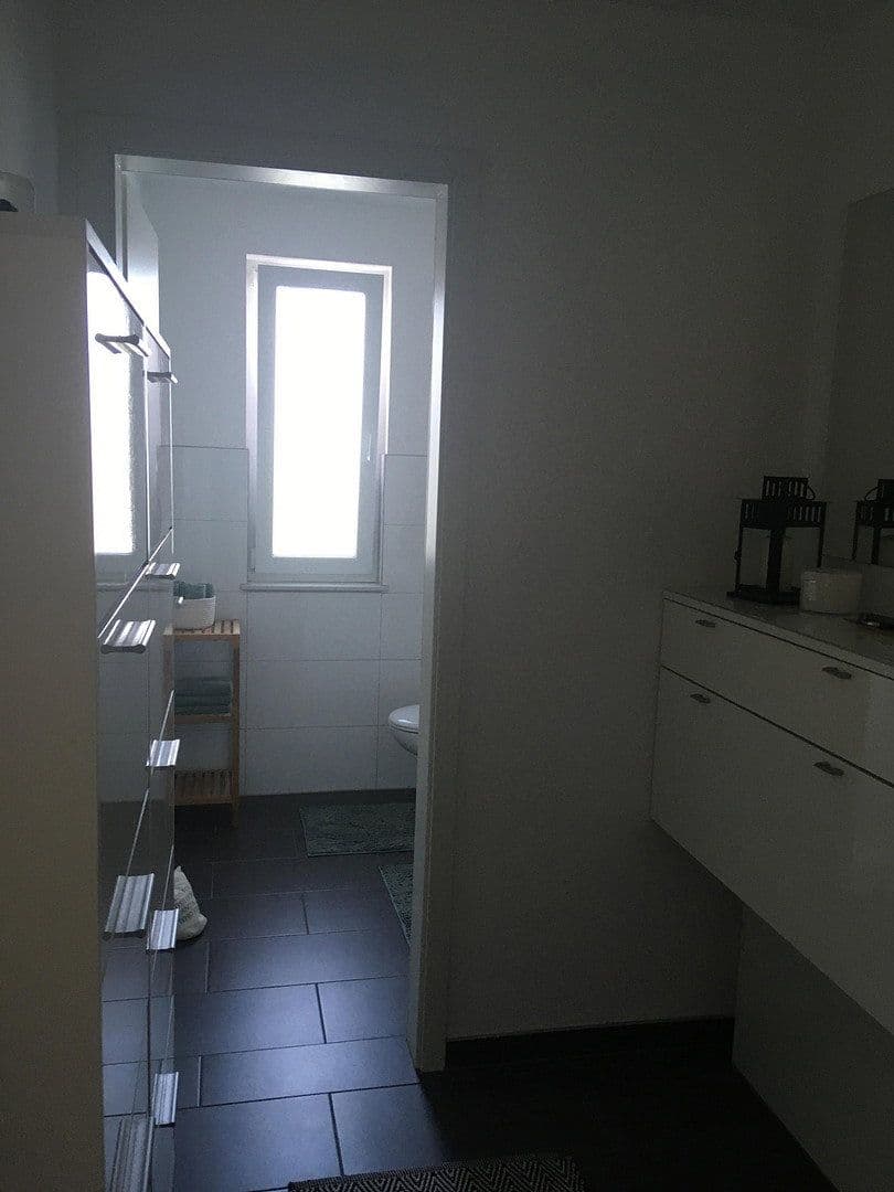 Prenájom bytu 3-izbový 100 m², Karlsdorf-Neuthard, Bádensko-Wurttembersko Prenájom bytu 3-izbový 100 m², Karlsdorf-Neuthard, Bádensko-Wurttembersko