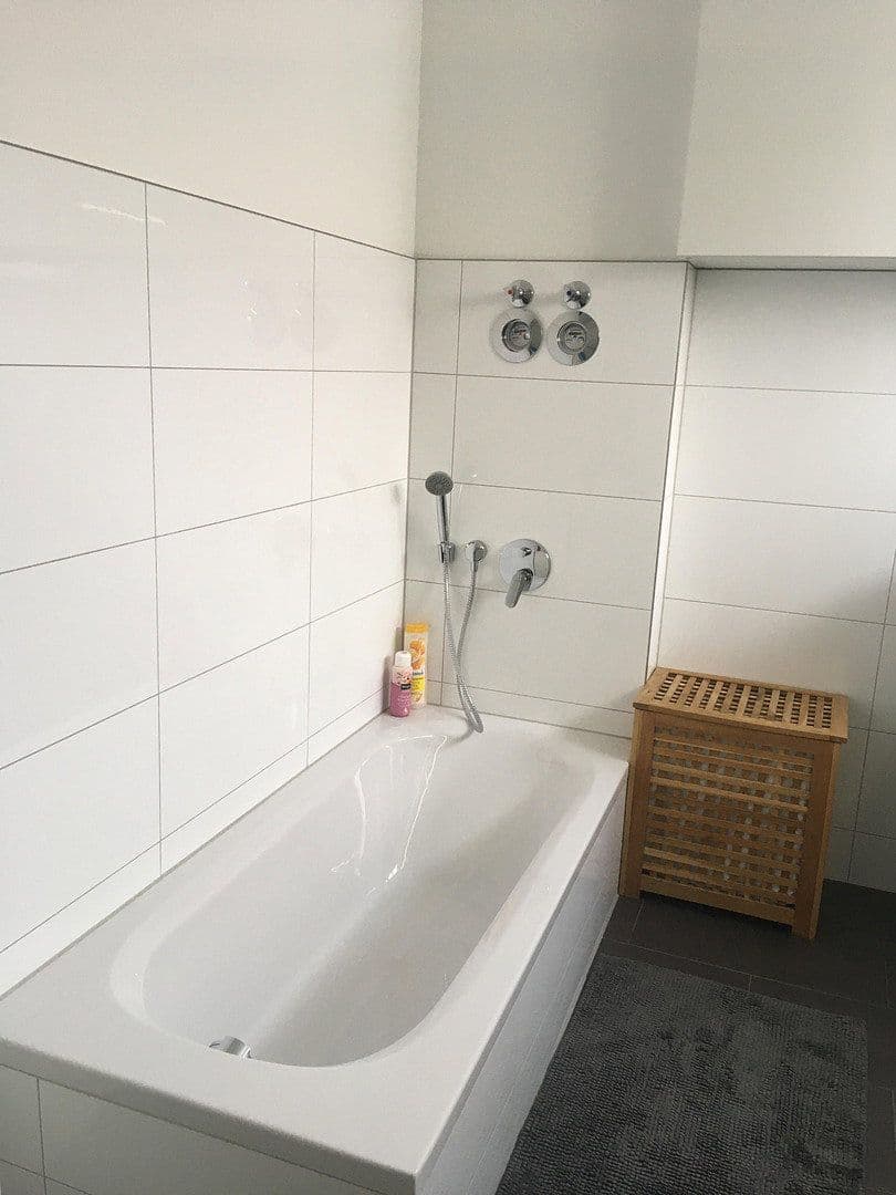 Prenájom bytu 3-izbový 100 m², Karlsdorf-Neuthard, Bádensko-Wurttembersko Prenájom bytu 3-izbový 100 m², Karlsdorf-Neuthard, Bádensko-Wurttembersko