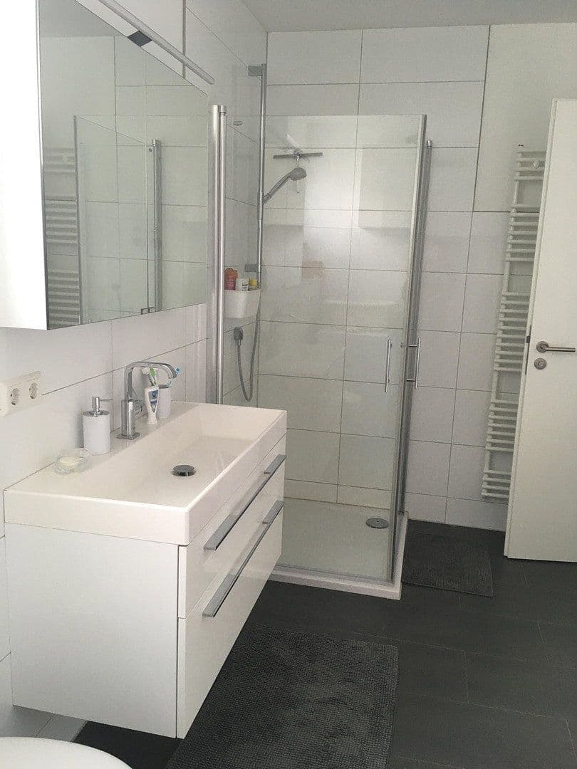 Prenájom bytu 3-izbový 100 m², Karlsdorf-Neuthard, Bádensko-Wurttembersko Prenájom bytu 3-izbový 100 m², Karlsdorf-Neuthard, Bádensko-Wurttembersko