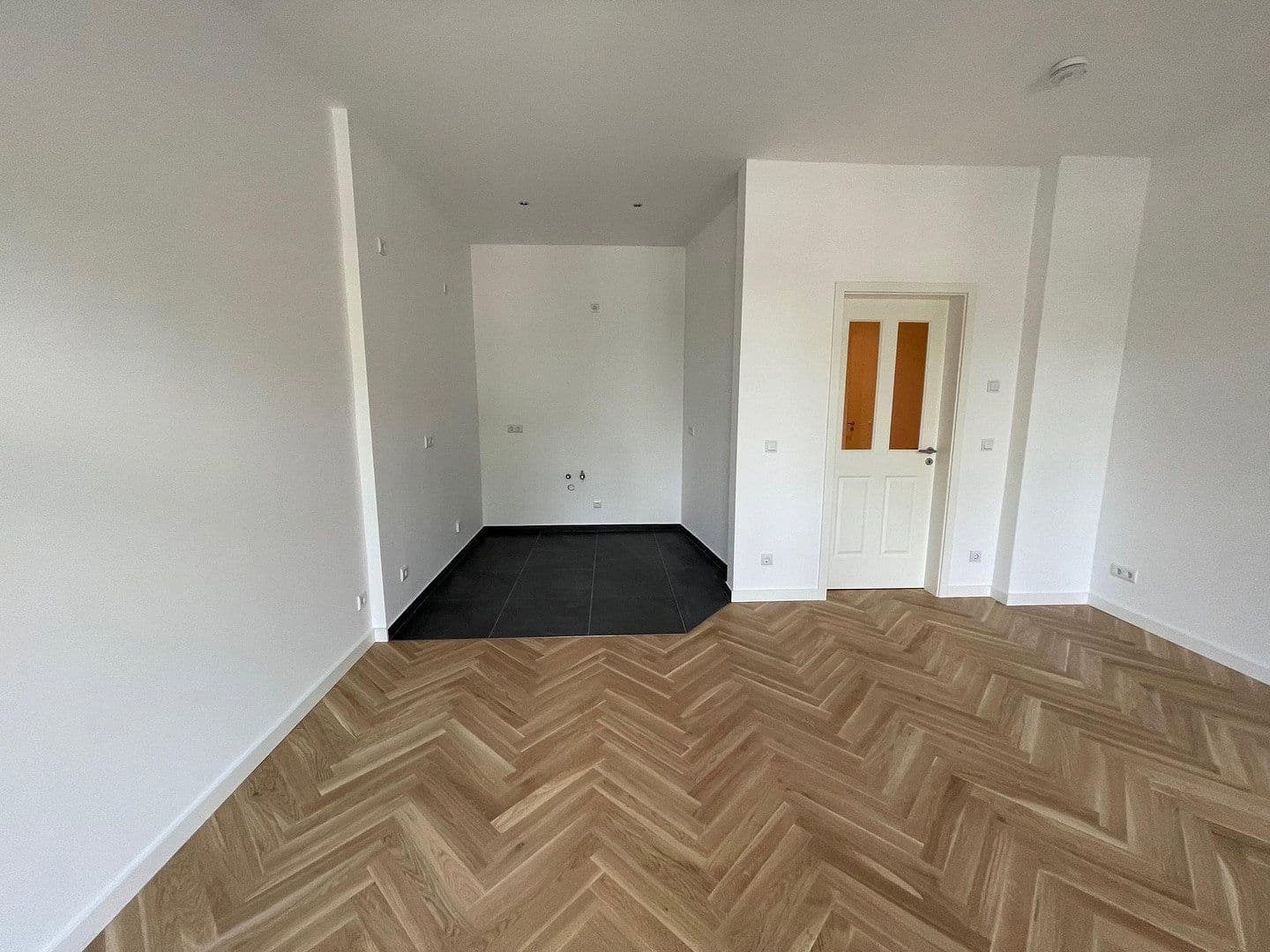 Prenájom bytu 3-izbový 77 m², Leipzig, Sasko Prenájom bytu 3-izbový 77 m², Leipzig, Sasko