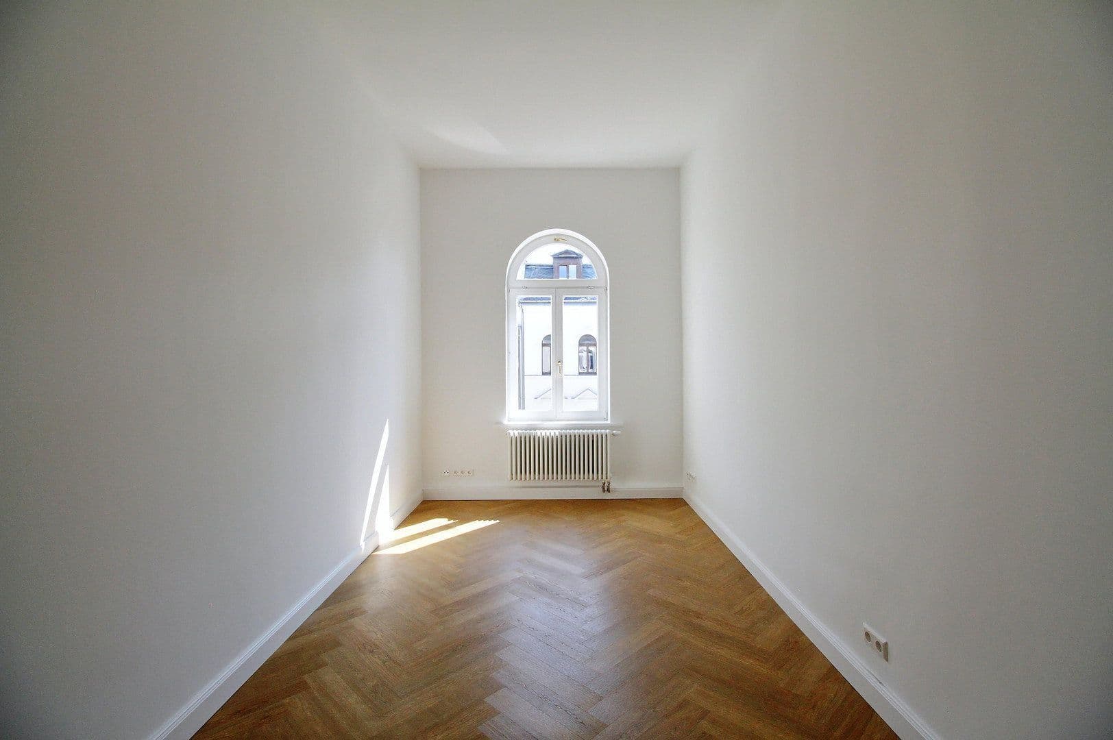 Prenájom bytu 3-izbový 98 m², Leipzig, Sasko Prenájom bytu 3-izbový 98 m², Leipzig, Sasko