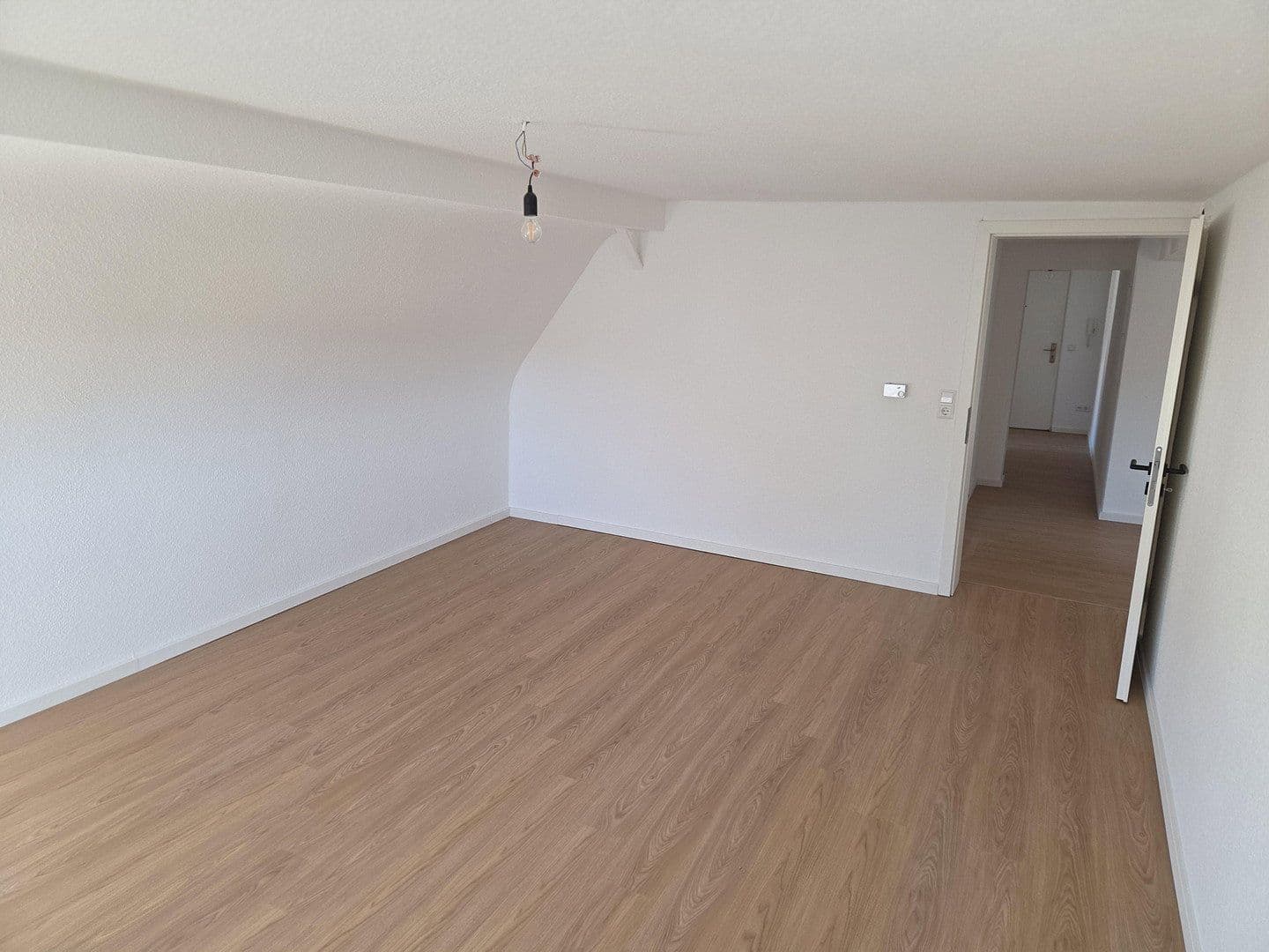 Prenájom bytu 4-izbový 94 m², Hindenburgstraße 72, Straubenhardt, Bádensko-Wurttembersko Prenájom bytu 4-izbový 94 m², Hindenburgstraße 72, Straubenhardt, Bádensko-Wurttembersko