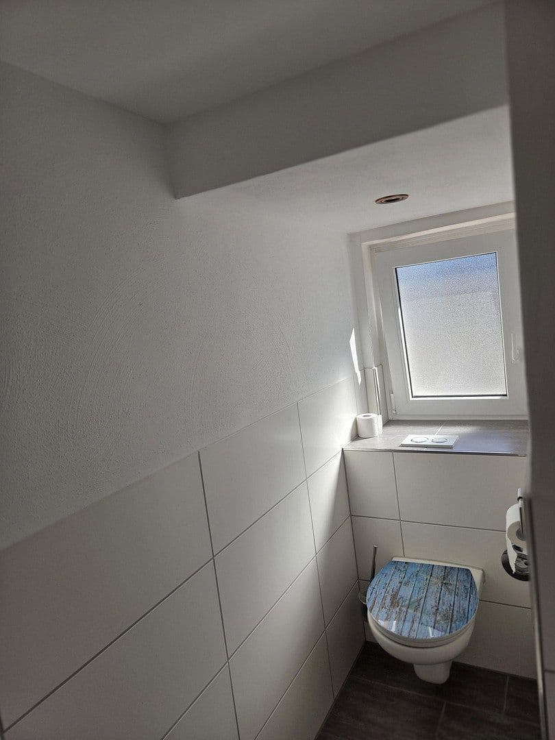 Prenájom bytu 4-izbový 94 m², Hindenburgstraße 72, Straubenhardt, Bádensko-Wurttembersko Prenájom bytu 4-izbový 94 m², Hindenburgstraße 72, Straubenhardt, Bádensko-Wurttembersko