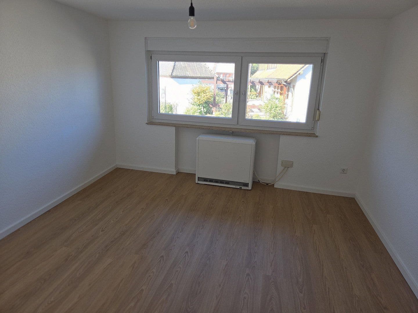Prenájom bytu 4-izbový 94 m², Hindenburgstraße 72, Straubenhardt, Bádensko-Wurttembersko Prenájom bytu 4-izbový 94 m², Hindenburgstraße 72, Straubenhardt, Bádensko-Wurttembersko