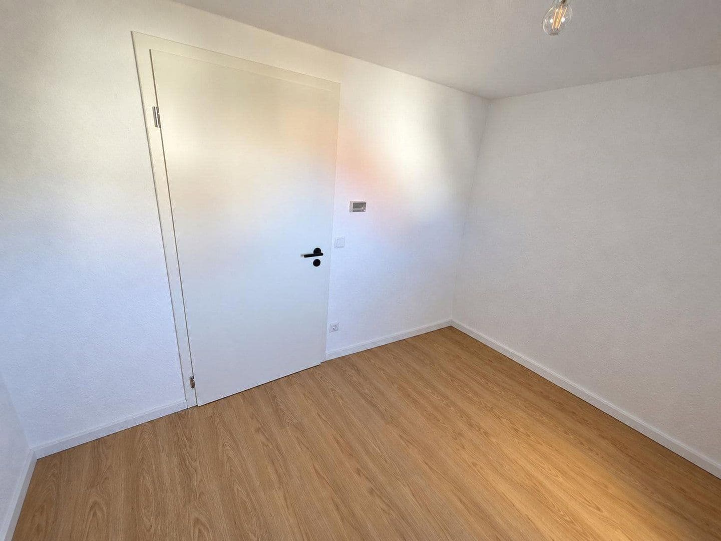 Prenájom bytu 4-izbový 94 m², Hindenburgstraße 72, Straubenhardt, Bádensko-Wurttembersko Prenájom bytu 4-izbový 94 m², Hindenburgstraße 72, Straubenhardt, Bádensko-Wurttembersko