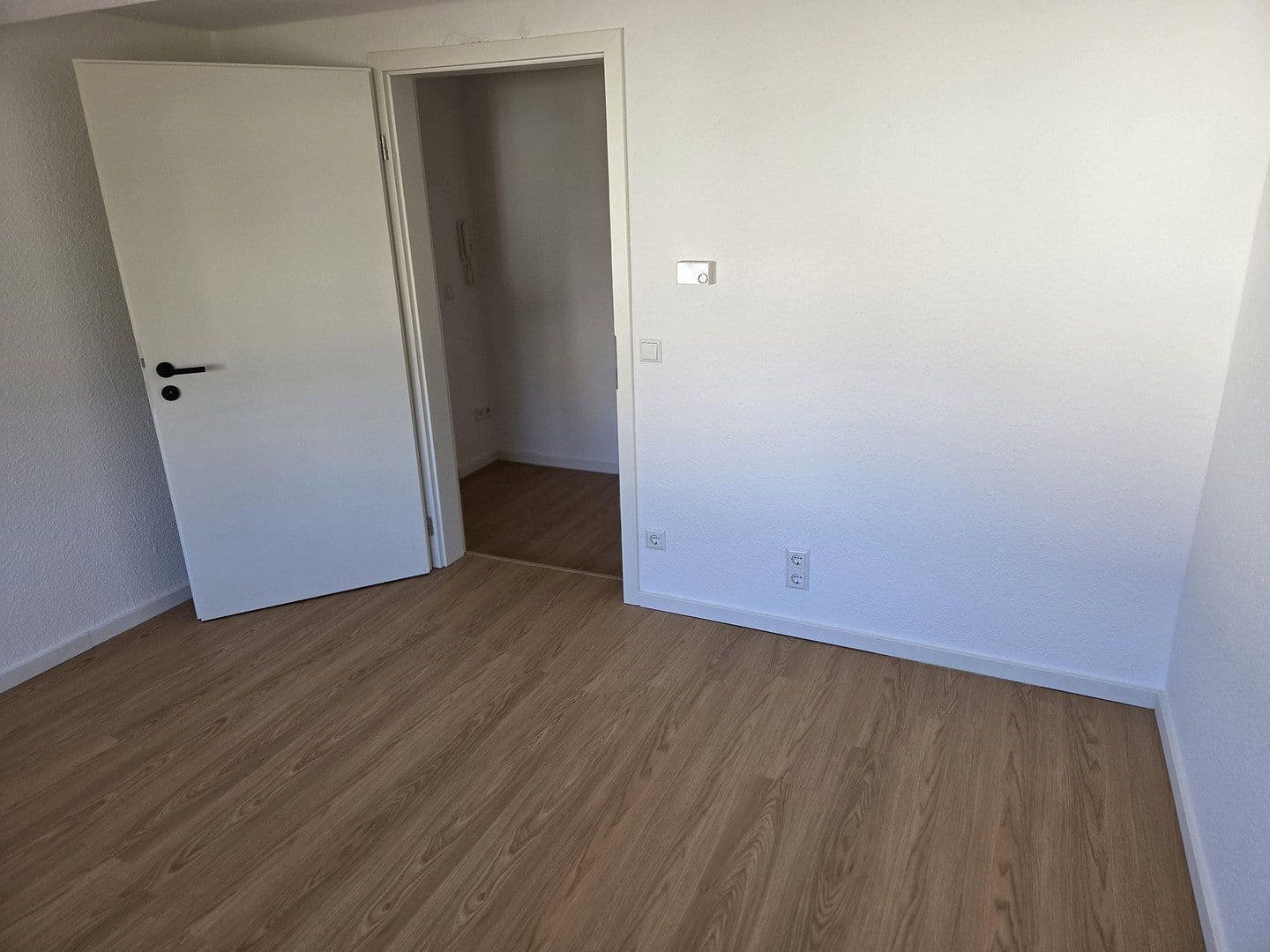 Prenájom bytu 4-izbový 94 m², Hindenburgstraße 72, Straubenhardt, Bádensko-Wurttembersko Prenájom bytu 4-izbový 94 m², Hindenburgstraße 72, Straubenhardt, Bádensko-Wurttembersko