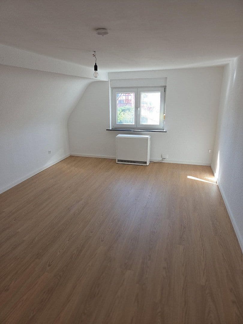 Prenájom bytu 4-izbový 94 m², Hindenburgstraße 72, Straubenhardt, Bádensko-Wurttembersko Prenájom bytu 4-izbový 94 m², Hindenburgstraße 72, Straubenhardt, Bádensko-Wurttembersko