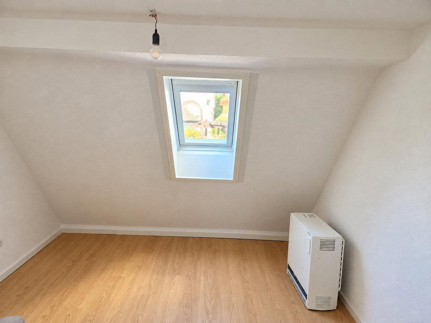 Prenájom bytu 4-izbový 94 m², Hindenburgstraße 72, Straubenhardt, Bádensko-Wurttembersko Prenájom bytu 4-izbový 94 m², Hindenburgstraße 72, Straubenhardt, Bádensko-Wurttembersko