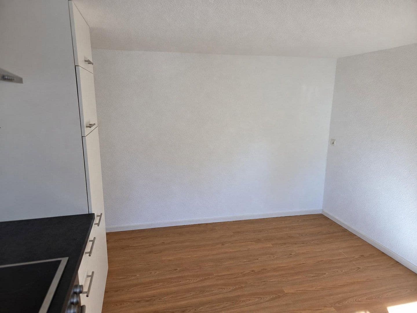 Prenájom bytu 4-izbový 94 m², Hindenburgstraße 72, Straubenhardt, Bádensko-Wurttembersko Prenájom bytu 4-izbový 94 m², Hindenburgstraße 72, Straubenhardt, Bádensko-Wurttembersko