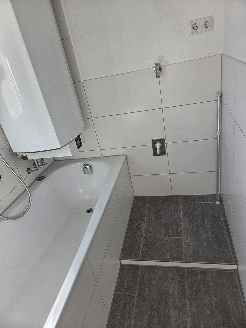 Prenájom bytu 4-izbový 94 m², Hindenburgstraße 72, Straubenhardt, Bádensko-Wurttembersko Prenájom bytu 4-izbový 94 m², Hindenburgstraße 72, Straubenhardt, Bádensko-Wurttembersko