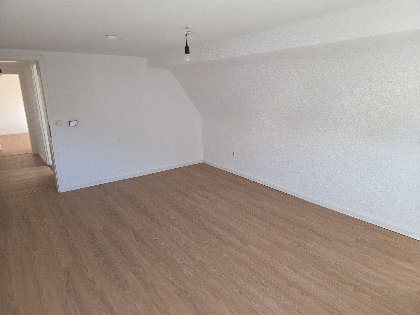 Prenájom bytu 4-izbový 94 m², Hindenburgstraße 72, Straubenhardt, Bádensko-Wurttembersko Prenájom bytu 4-izbový 94 m², Hindenburgstraße 72, Straubenhardt, Bádensko-Wurttembersko