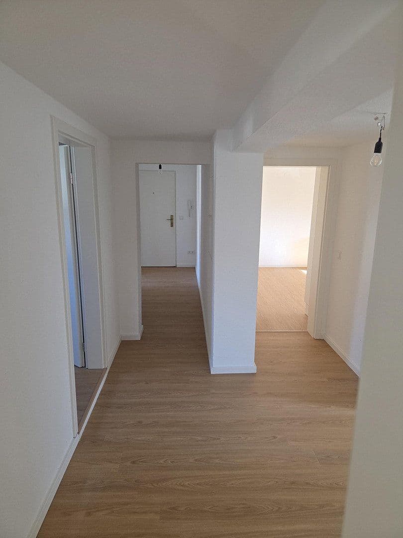 Prenájom bytu 4-izbový 94 m², Hindenburgstraße 72, Straubenhardt, Bádensko-Wurttembersko Prenájom bytu 4-izbový 94 m², Hindenburgstraße 72, Straubenhardt, Bádensko-Wurttembersko
