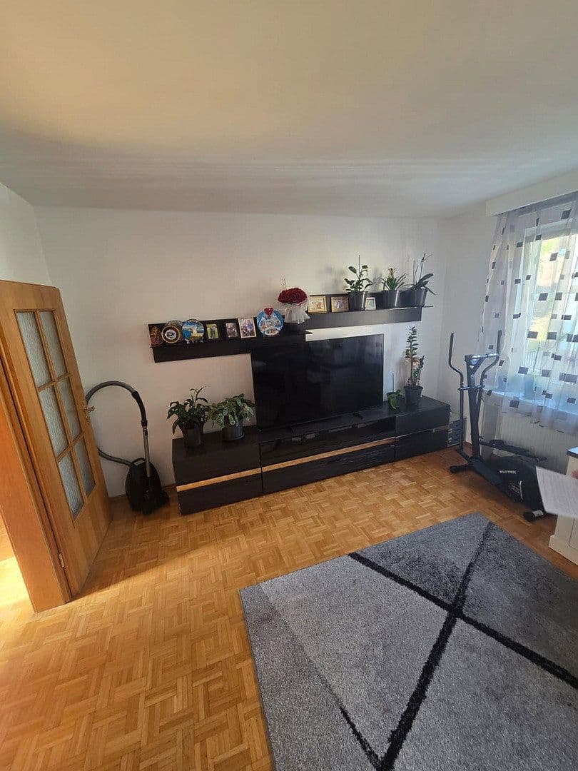 Prenájom bytu 3-izbový 100 m², Oberndorfer Straße 23, Schramberg, Bádensko-Wurttembersko Prenájom bytu 3-izbový 100 m², Oberndorfer Straße 23, Schramberg, Bádensko-Wurttembersko